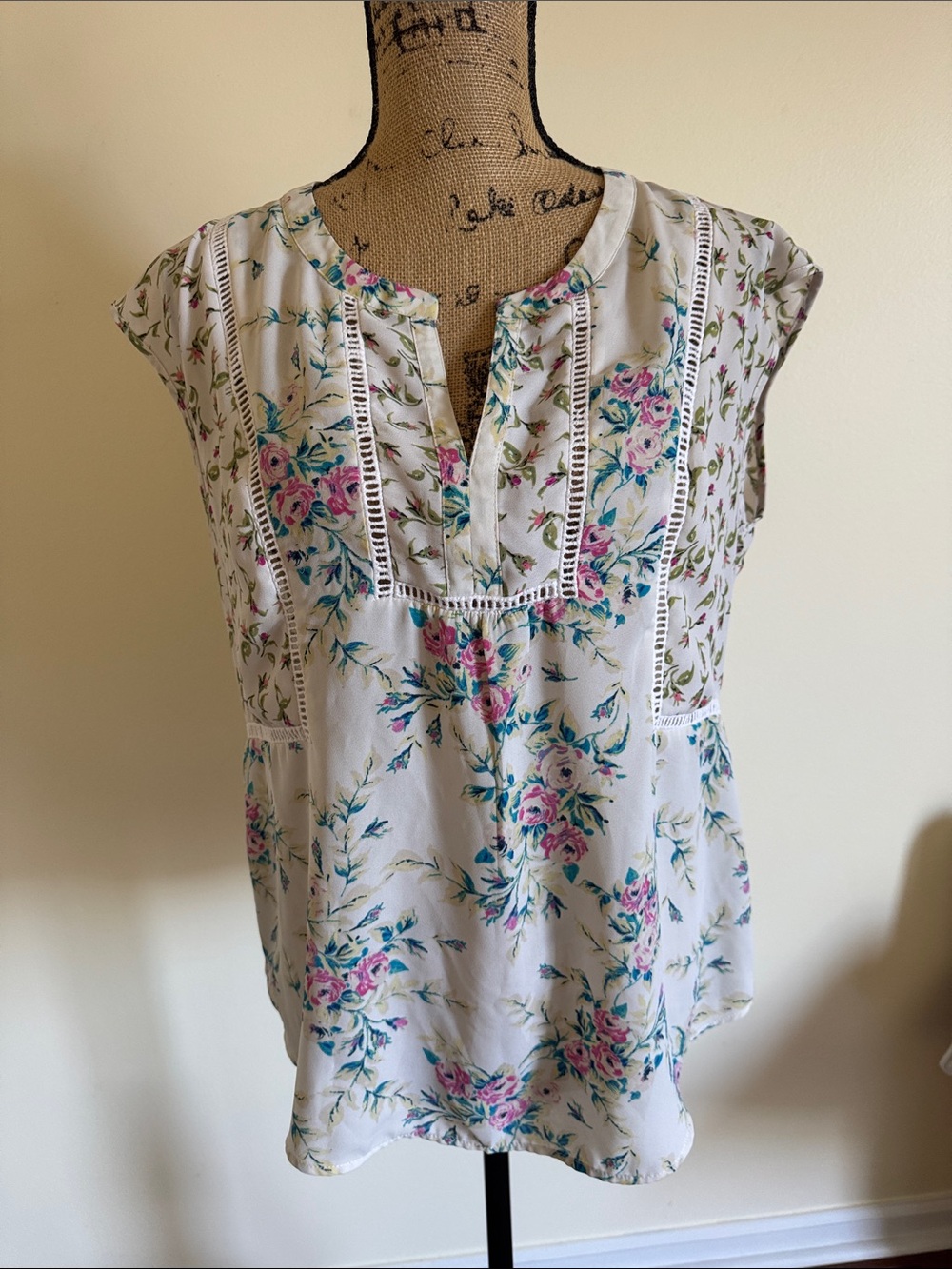 Daniel Rainn Cream Floral Cap-Sleeve Blouse with Pink & Blue Accents